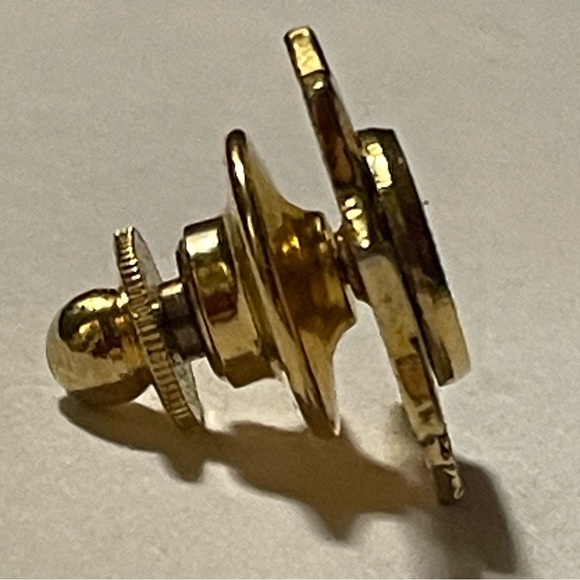 Vintage VFW Ladies Auxiliary 10K Gold Yellow Enamel lapel pin - Picture 6 of 9